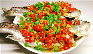 剁椒鯽魚做法圖解1